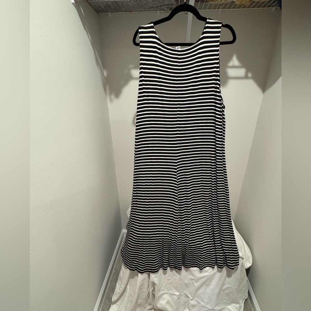 Black and white striped dress - Picture 3 of 3